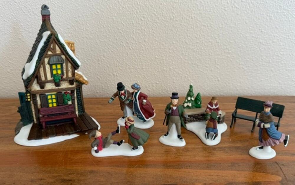 Department 56 Heritage Village 1999 Ashley Pond Skating Party 6 Figures